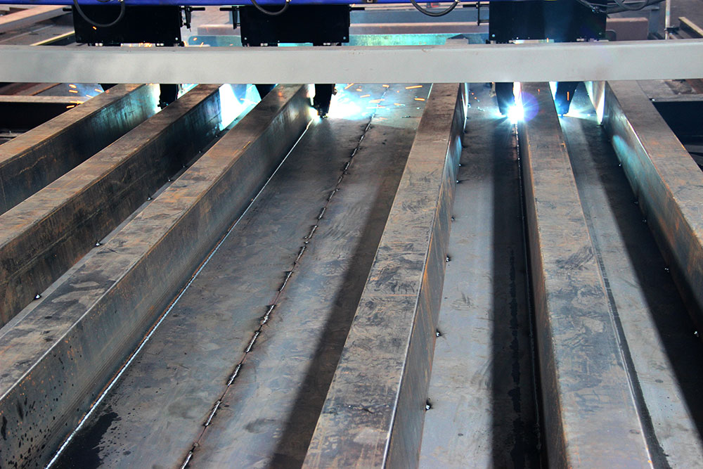 各大經(jīng)銷商參觀了東方巨龍衡器的新設(shè)備廠房