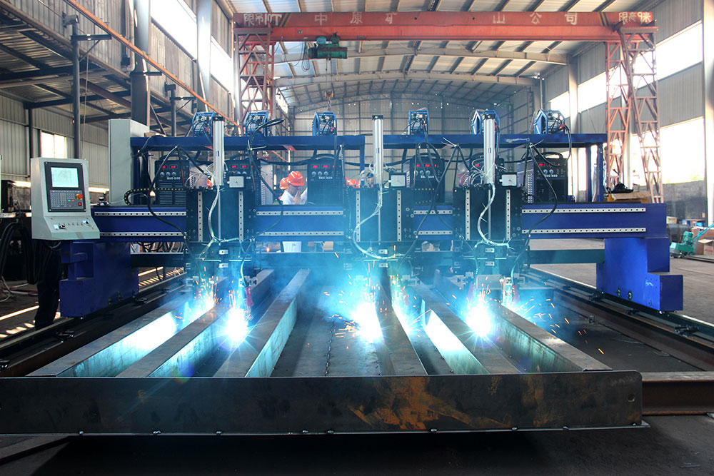 各大經(jīng)銷商參觀了東方巨龍衡器的新設(shè)備廠房