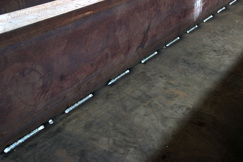 各大經(jīng)銷商參觀了東方巨龍衡器的新設(shè)備廠房