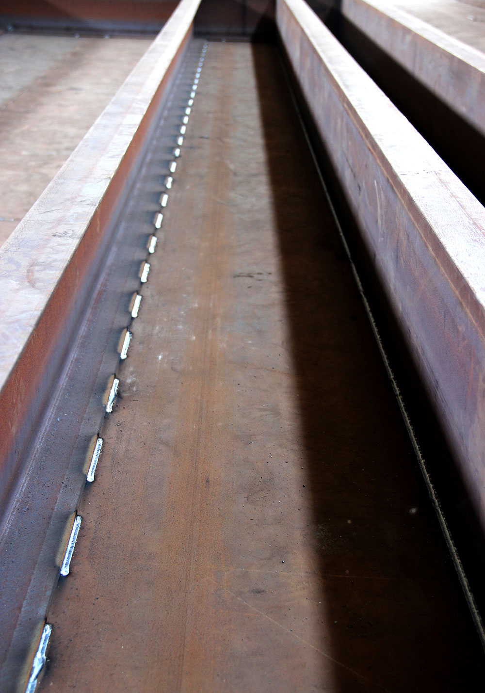 各大經(jīng)銷商參觀了東方巨龍衡器的新設(shè)備廠房