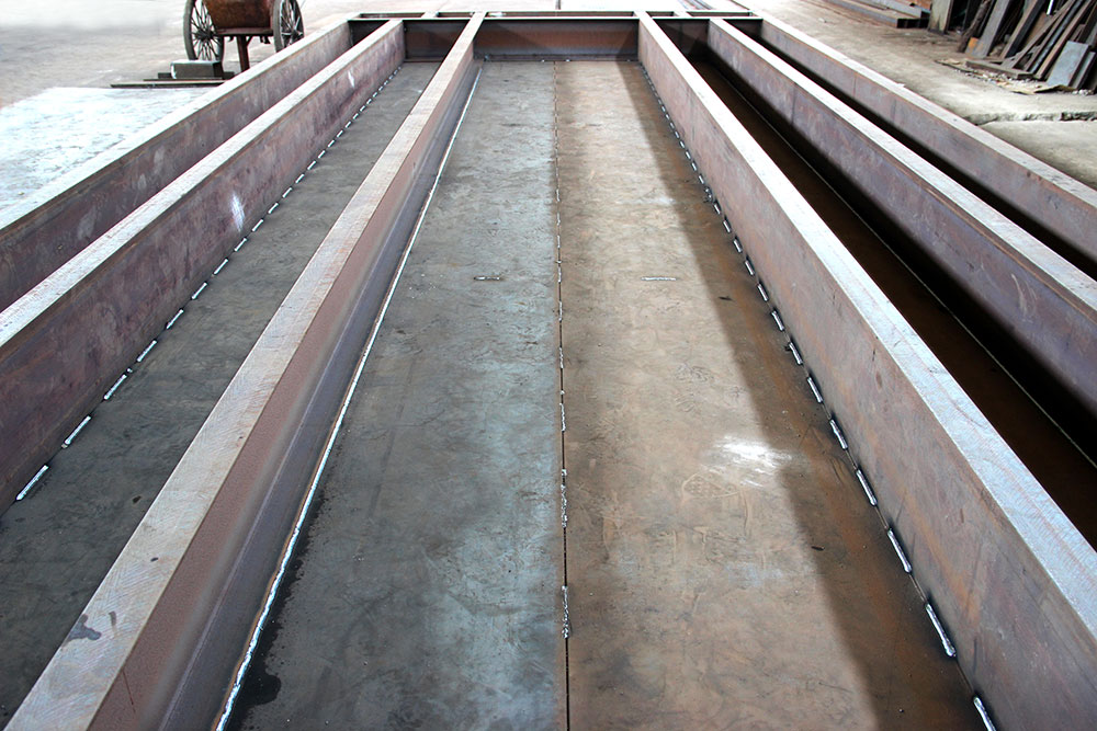 各大經(jīng)銷商參觀了東方巨龍衡器的新設(shè)備廠房