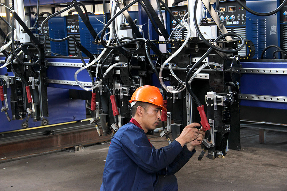 各大經(jīng)銷商參觀了東方巨龍衡器的新設(shè)備廠房