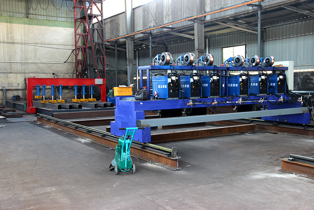 各大經(jīng)銷商參觀了東方巨龍衡器的新設(shè)備廠房