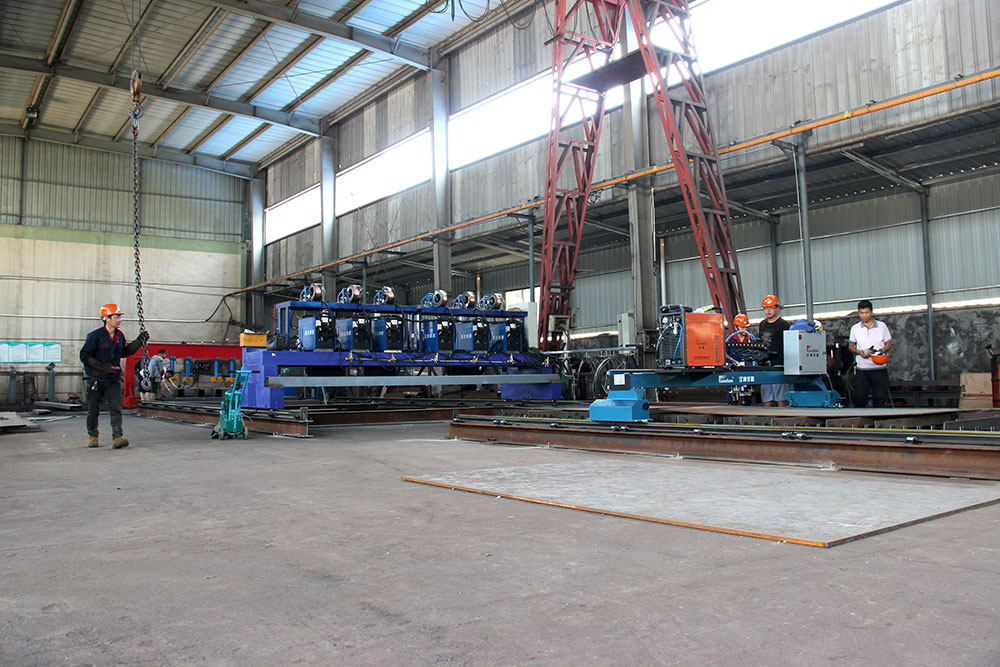 各大經(jīng)銷商參觀了東方巨龍衡器的新設(shè)備廠房