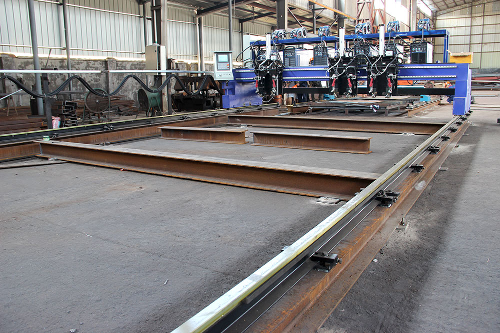 各大經(jīng)銷商參觀了東方巨龍衡器的新設(shè)備廠房