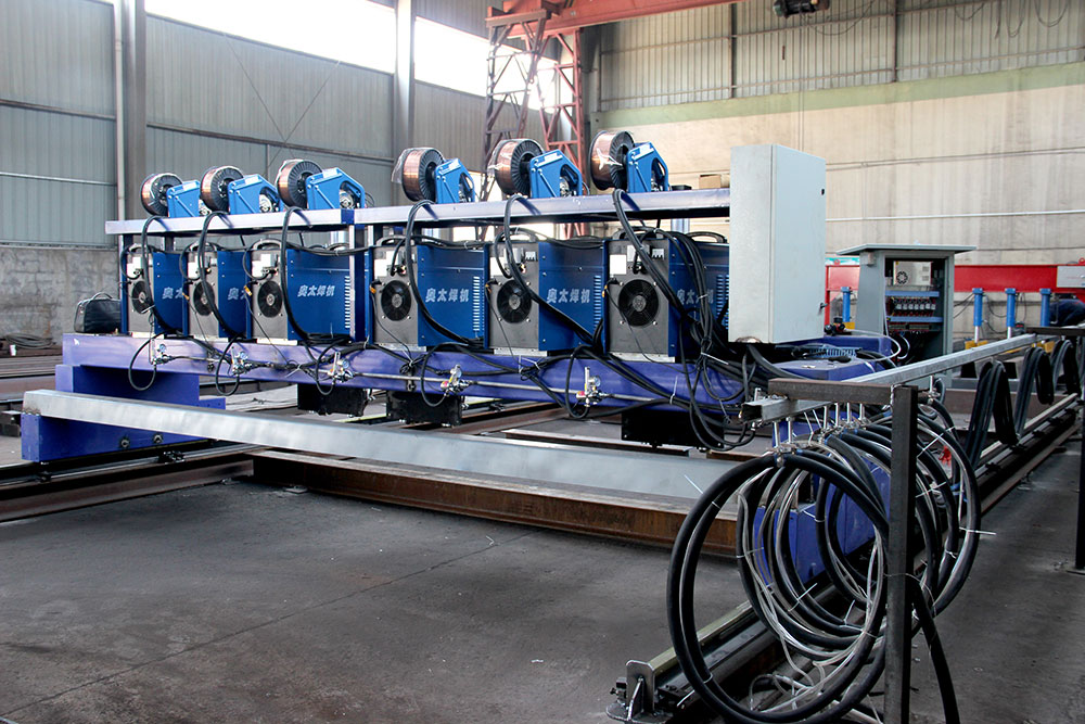 各大經(jīng)銷商參觀了東方巨龍衡器的新設(shè)備廠房