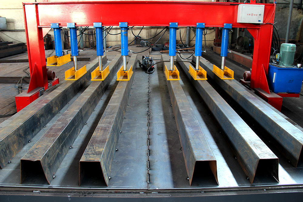 各大經(jīng)銷商參觀了東方巨龍衡器的新設(shè)備廠房