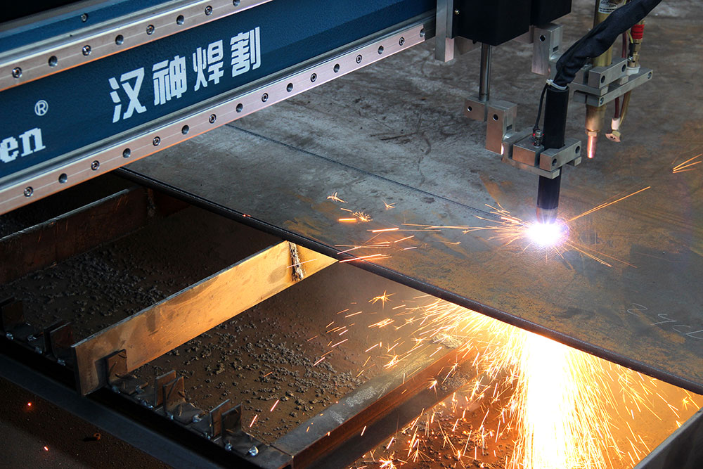 各大經(jīng)銷商參觀了東方巨龍衡器的新設(shè)備廠房